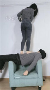 【稚主】裸足全体重踩人体桥梁/臭脚捂脸/脚插嘴_绳艺资料库