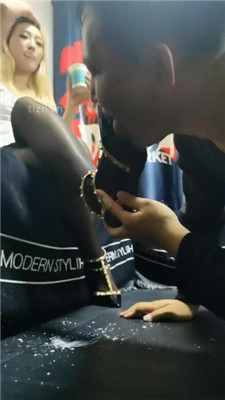 图片[7]-丝温】跪舔铆钉高跟黑丝/臭脚喂食/骑马转胯踩踏-绳艺资源网