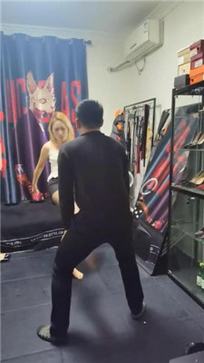 图片[15]-丝温】跪舔铆钉高跟黑丝/臭脚喂食/骑马转胯踩踏-绳艺资源网