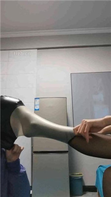 【皮皮】邻居小弟偷闻臭鞋被发现_绳艺资料库