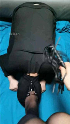 图片[2]-皮皮】邻居小弟偷闻臭鞋被发现-绳艺资源网