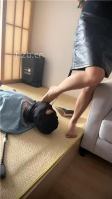 【冰色】丝袜高跟踩虐/鞭打/狗链遛狗_绳艺资料库