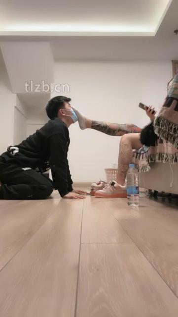 图片[2]-七七黑心主宗】跪舔运动鞋白船袜/臭脚捂脸蹂躏-HD绳艺资源网