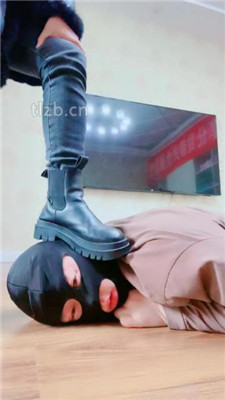 图片[3]-梦凡】脏靴子踩狗地毯-HD绳艺资源网