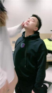 【小羊】跪舔白棉袜/提档/臭脚捂脸/踩踏/胯下辱_绳艺资料库