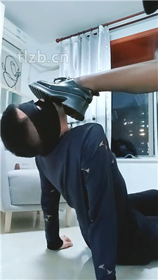 图片[2]-文文文】3S素人虐打-踩踏/舔脏鞋底/头压垃圾桶四视角版】-HD绳艺资源网