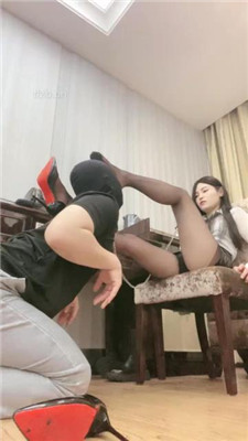 图片[6]-甜一】狗链拴狗-黑丝高跟美腿诱惑-踩踏插嘴-HD绳艺资源网