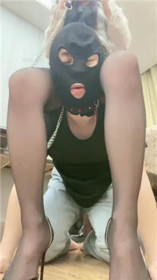 图片[4]-甜一】狗链拴狗-黑丝高跟美腿诱惑-踩踏插嘴-HD绳艺资源网