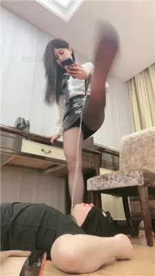 图片[12]-甜一】狗链拴狗-黑丝高跟美腿诱惑-踩踏插嘴-HD绳艺资源网