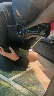 图片[7]-咩祖】把狗圈养在茶几底下-HD绳艺资源网