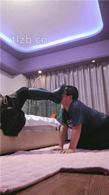 图片[2]-嗯哼】犯贱闻靴子/踩踏/超强深喉-HD绳艺资源网