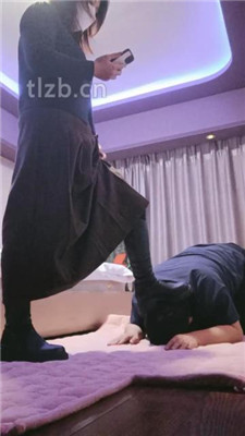 【嗯哼】犯贱闻靴子/踩踏/超强深喉_绳艺资料库