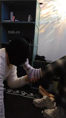 图片[3]-重庆沐子】嘴叼鞋爬行/清理脏鞋/踩踏臭脚捂脸-HD绳艺资源网