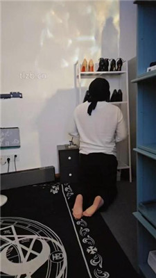 图片[10]-重庆沐子】嘴叼鞋爬行/清理脏鞋/踩踏臭脚捂脸-HD绳艺资源网