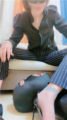 图片[3]-高傲】臭脚极限插嘴/赏赐圣水-HD绳艺资源网