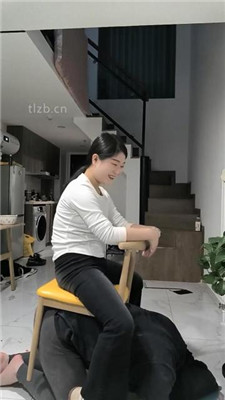 图片[2]-馨主】手铐捆绑/滴蜡/喂漱口水/人体座椅双视角版】-HD绳艺资源网