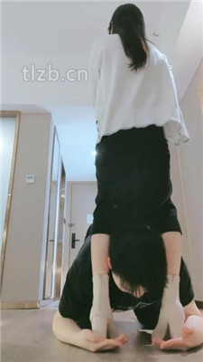 图片[2]-妮蔻】短靴女神碾压踩/胯下辱/清理脏鞋/深喉/黑船袜捂脸-HD绳艺资源网