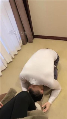 图片[2]-欣然莫】雪地靴玩虐/耳光/喂食/口水/人体烟灰缸-HD绳艺资源网