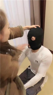 图片[4]-欣然莫】雪地靴玩虐/耳光/喂食/口水/人体烟灰缸-HD绳艺资源网