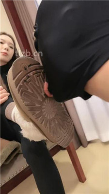 图片[13]-欣然莫】雪地靴玩虐/耳光/喂食/口水/人体烟灰缸-HD绳艺资源网