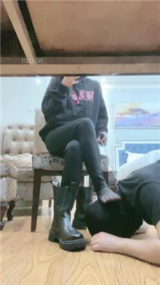 图片[6]-甜一】桌底视角-臭脚丫熏狗奴-HD绳艺资源网