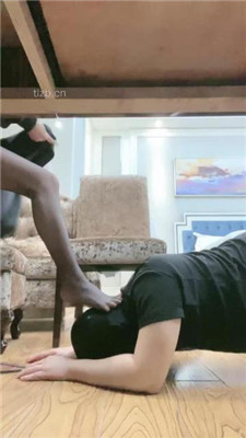 图片[10]-甜一】桌底视角-臭脚丫熏狗奴-HD绳艺资源网