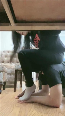 图片[8]-甜一】桌底视角-臭脚丫熏狗奴-HD绳艺资源网