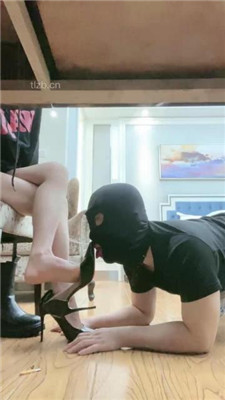 图片[14]-甜一】桌底视角-臭脚丫熏狗奴-HD绳艺资源网