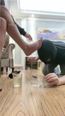 图片[19]-甜一】桌底视角-臭脚丫熏狗奴-HD绳艺资源网