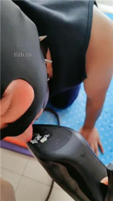 图片[6]-秋天】跪舔高跟的贱奴