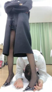 【奶味茶茶】高跟黑丝踩踏/超强深喉插吐_绳艺套路直播视频资源网