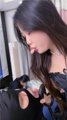 图片[2]-麋鹿银儿】双母畜-人肉座椅/狗链遛狗/超重口喂食/全体重踩踏