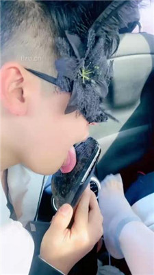 图片[4]-高傲】情侣奴-车内舔脏鞋臭脚