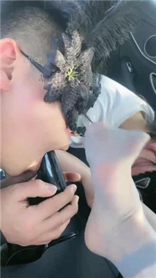 图片[7]-高傲】情侣奴-车内舔脏鞋臭脚