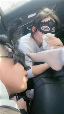 图片[8]-高傲】情侣奴-车内舔脏鞋臭脚