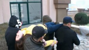 【老梦视觉】绑架黑匡威女孩_绳艺资料库