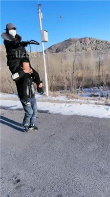 图片[5]-沐夏夜】户外景区溜双狗