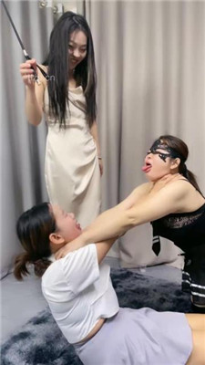 图片[5]-cc.s】玩弄双母畜-鞭打/奴下奴/骑狗背/互相掐脖舔脚