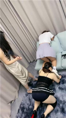 图片[11]-cc.s】玩弄双母畜-鞭打/奴下奴/骑狗背/互相掐脖舔脚