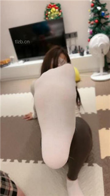 图片[4]-橙宝】双母畜-舔脚发骚/转胯/白袜脚插嘴/提档