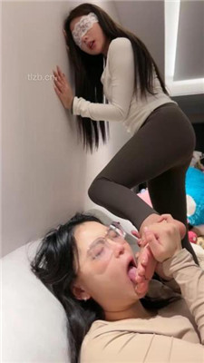 图片[11]-橙宝】双母畜-舔脚发骚/转胯/白袜脚插嘴/提档