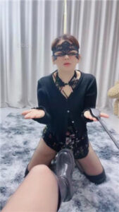 【北京嘟嘟】刑具暴力鞭打/舔长靴黑丝/碾压踩_绳艺资料库