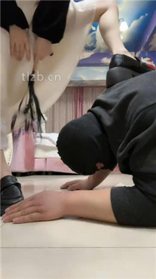 图片[16]-婪】裸足脚踩水果喂酸奶