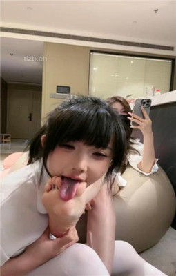 【美美子】女神闺蜜做狗裸足狂舔_绳艺资料库