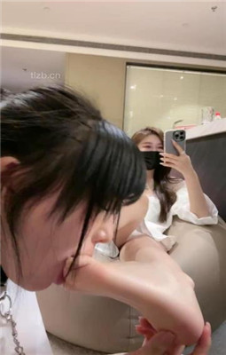 图片[8]-美美子】女神闺蜜做狗裸足狂舔