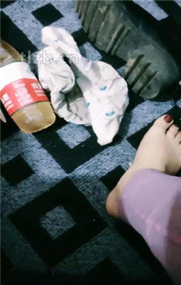 图片[3]-冷百合】臭脚丫踩熊猫玩偶