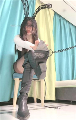 图片[2]-月影儿】兔女郎脏长靴诱惑贱奴