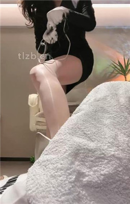 图片[6]-禾未】御姐女神-高跟美腿踩地毯/电击