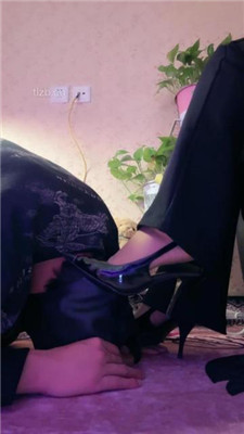 【傲雪】清理脏鞋底/近距离恋足舔_绳艺资料库