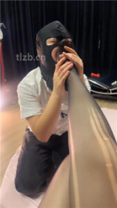 【猫爷】黑丝高跟美腿诱惑舔_绳艺资料库